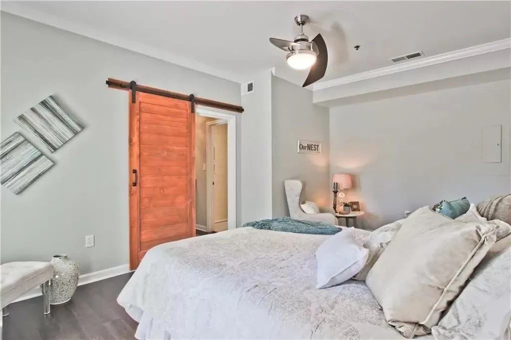 2161 Peachtree Road Northeast - Photo 5 of 9