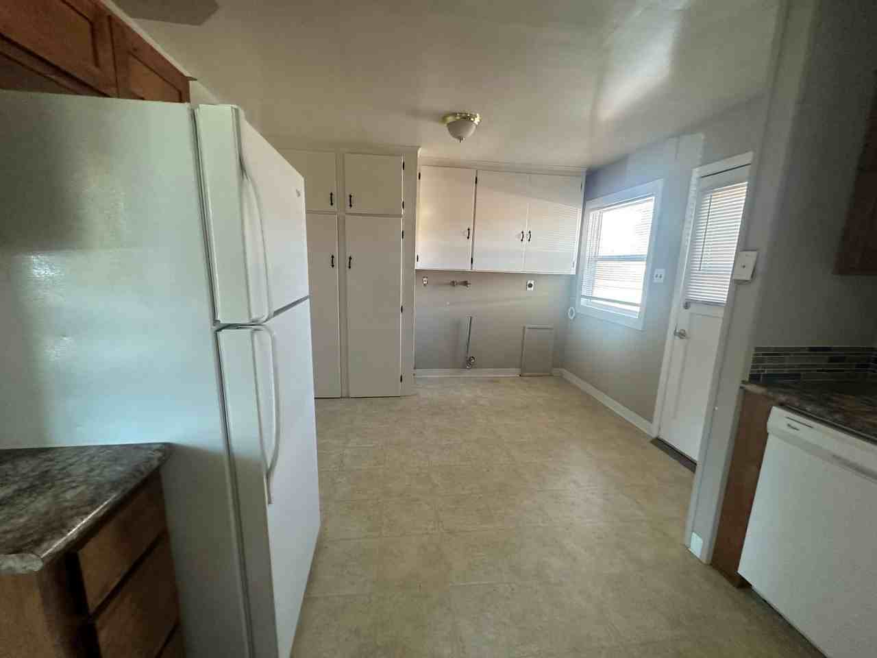 102 N Montana Ave - Photo 2 of 9