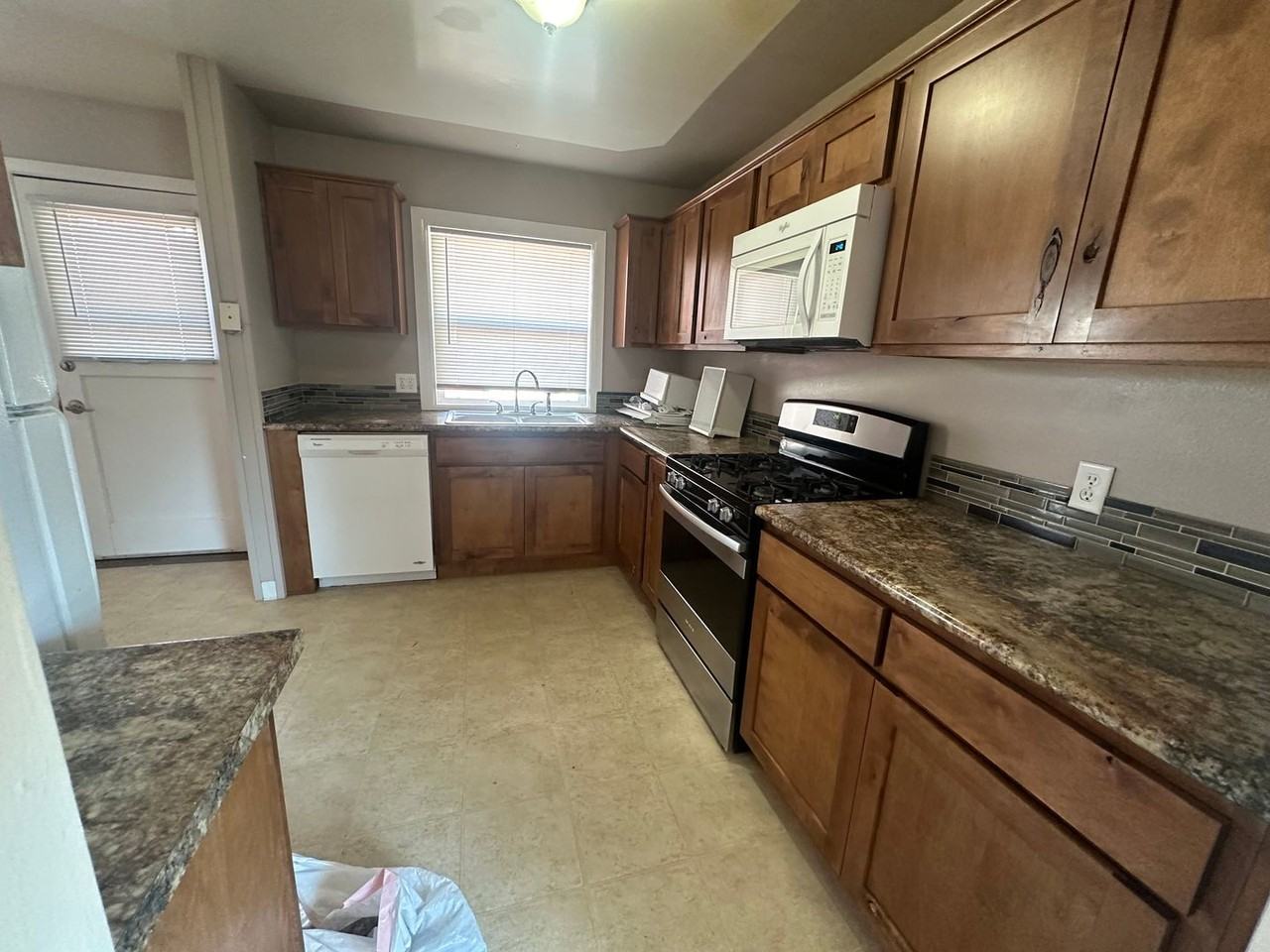 102 N Montana Ave - Photo 3 of 9