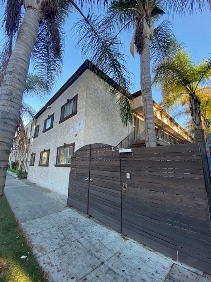 Newly Remodeled Beautiful 1 Bedroom/ 1 bathroom Apartment! With PARKING! - Photo 2 of 4