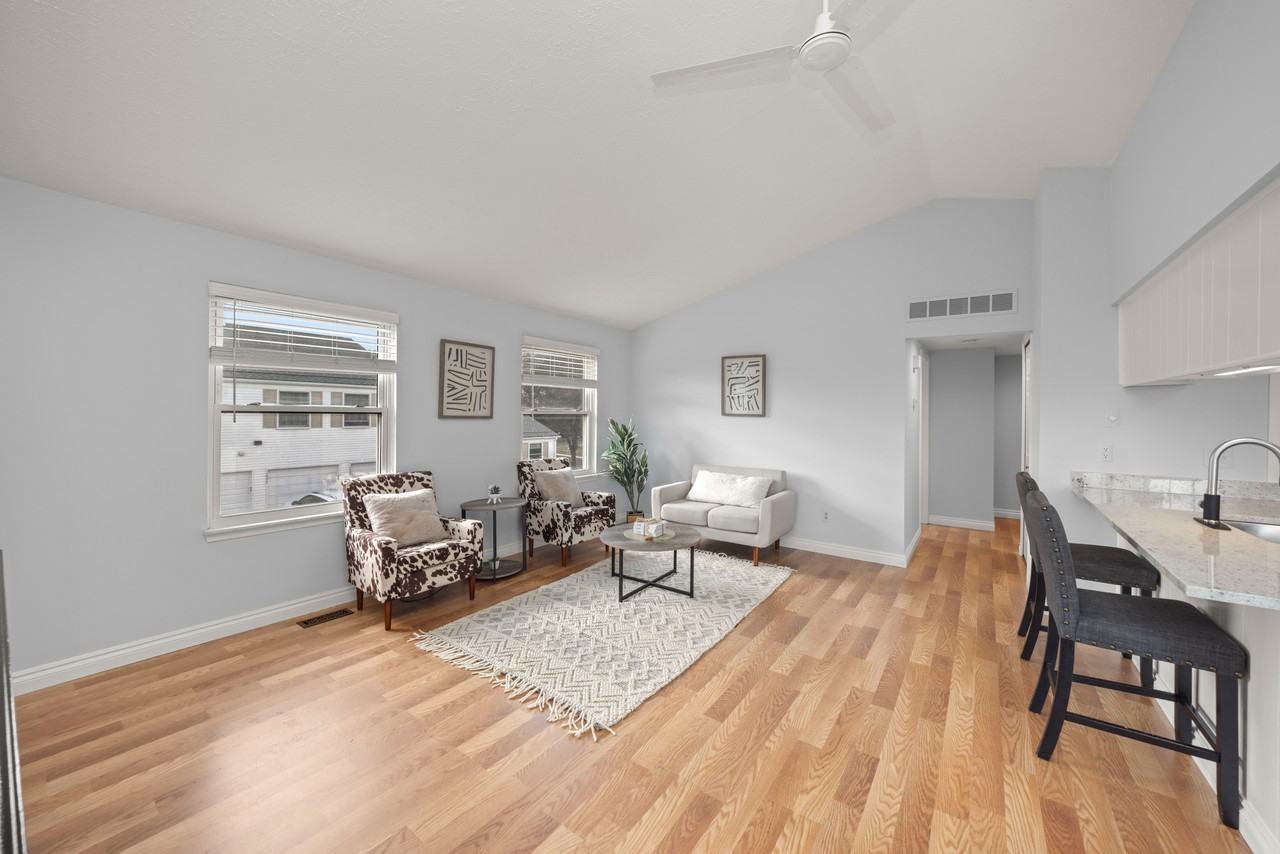 1556 Mariner Drive - Photo 2 of 40