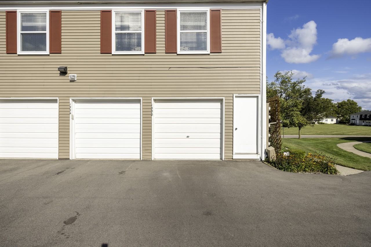 1556 Mariner Drive - Photo 3 of 40