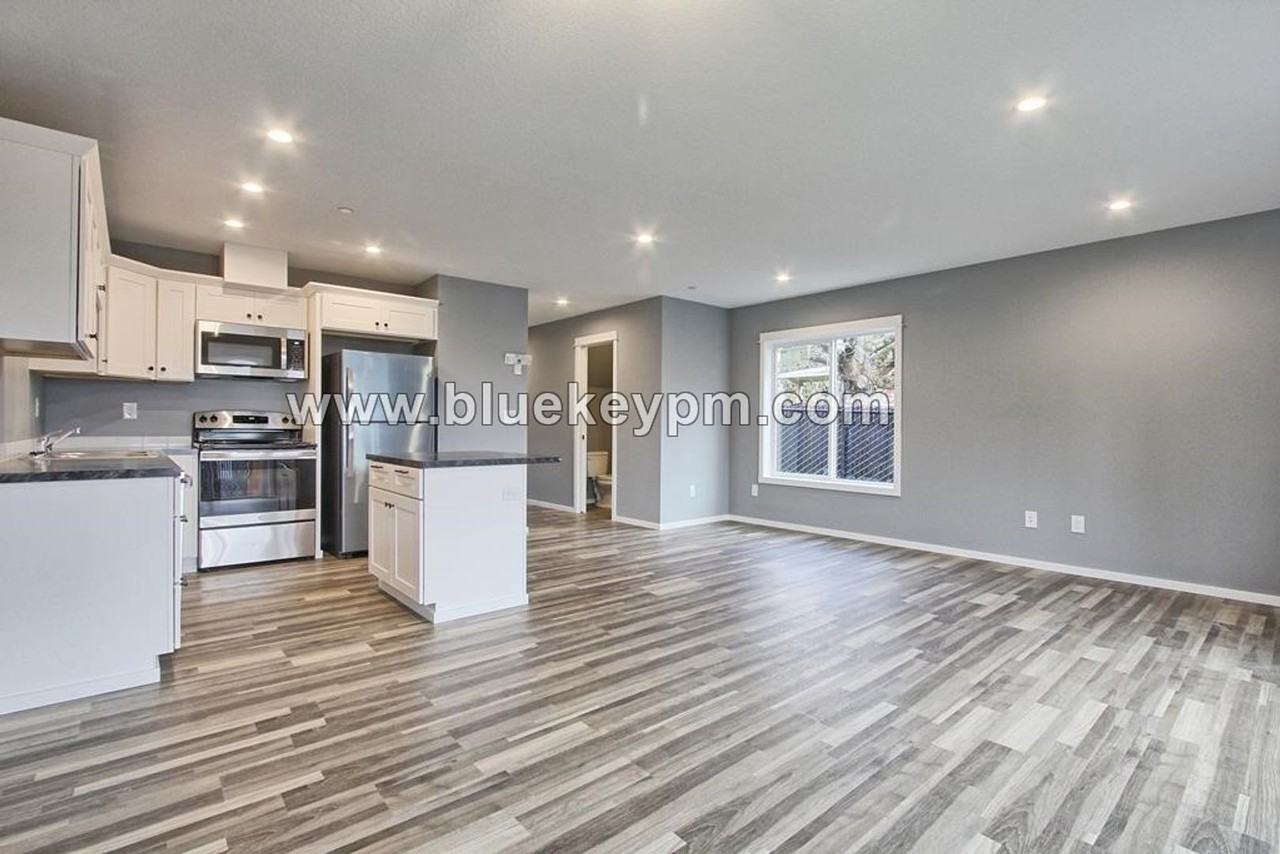 316 E 7th St - Photo 2 of 11