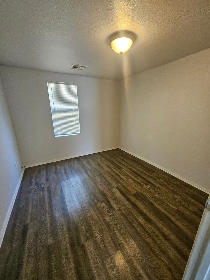 3405 S Pearl Ave - Photo 6 of 15