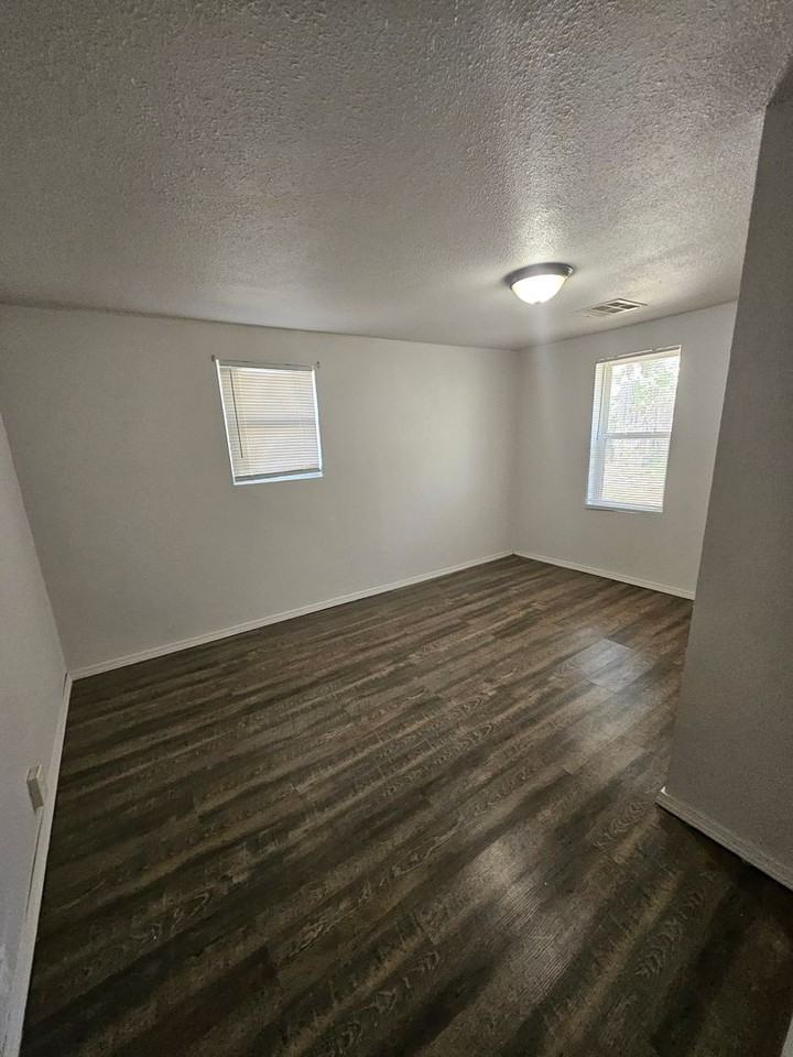 3405 S Pearl Ave - Photo 7 of 15