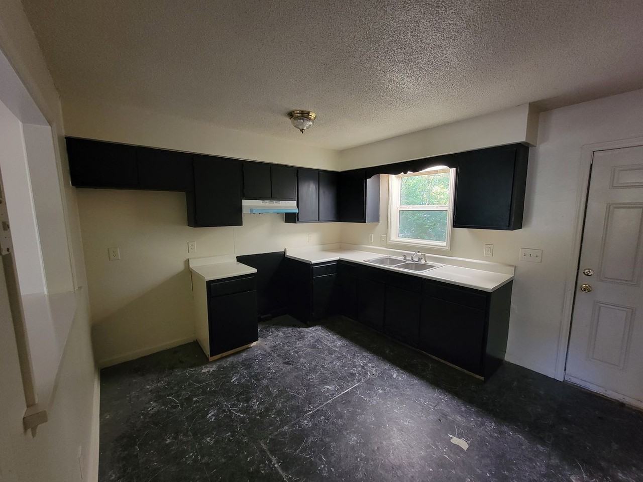 135 Aunt Mary Avenue - Photo 2 of 7