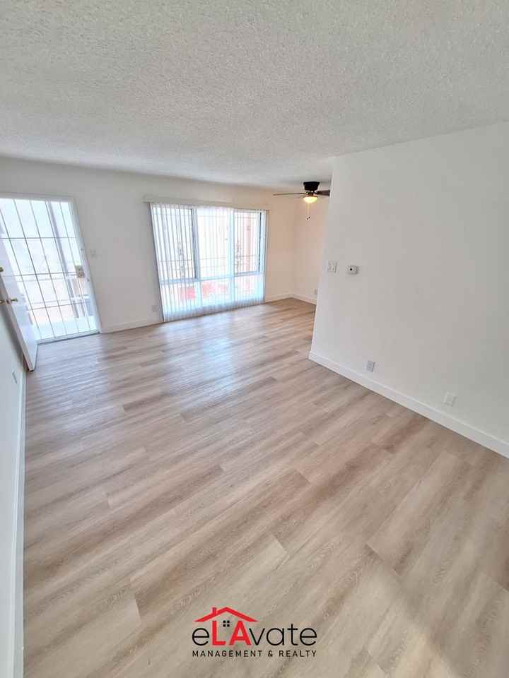 428 S Sherbourne Dr. - Photo 2 of 9