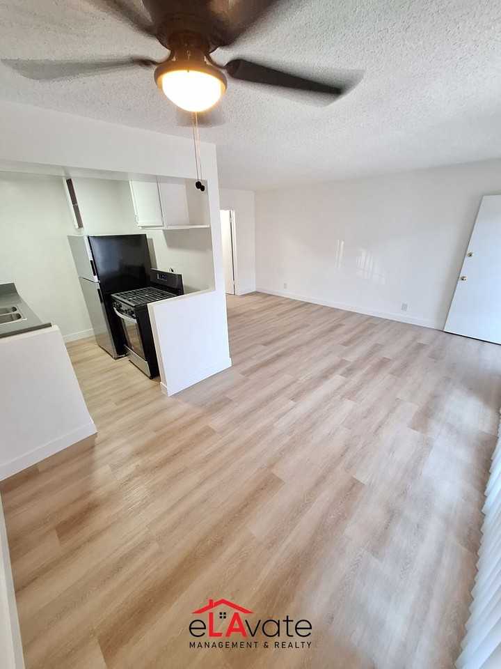 428 S Sherbourne Dr. - Photo 3 of 9