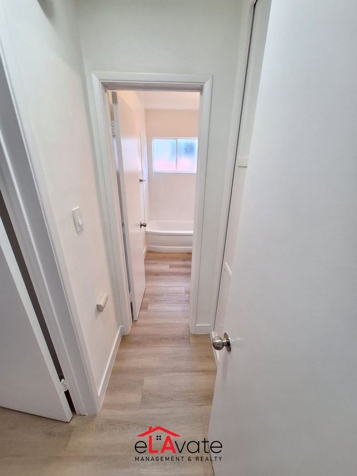 428 S Sherbourne Dr. - Photo 5 of 9