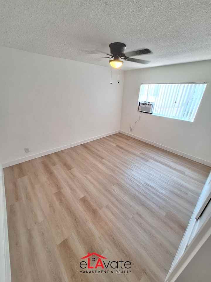 428 S Sherbourne Dr. - Photo 6 of 9