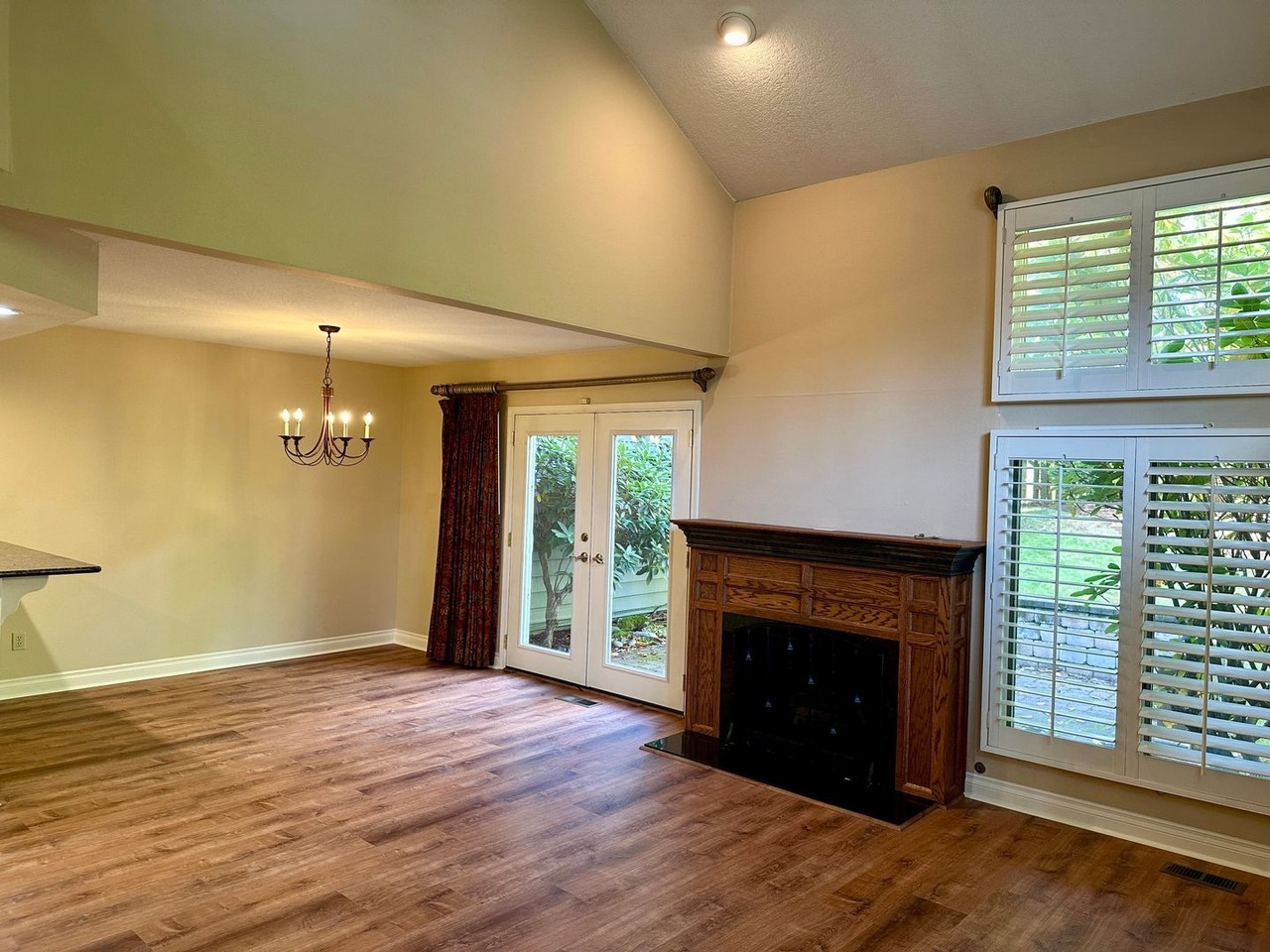 2089 Sunray Cir - Photo 3 of 38