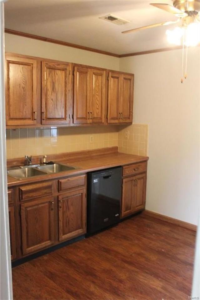 12211 Tarpon Dr - Photo 3 of 10