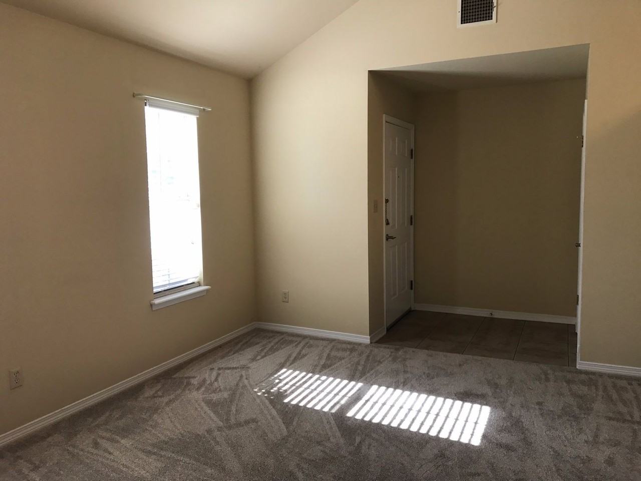 3142 Cedar Creek Dr - Photo 3 of 12