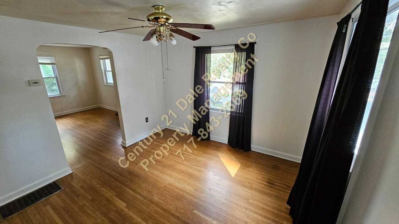 1548 Old Farm Ln - Photo 3 of 11