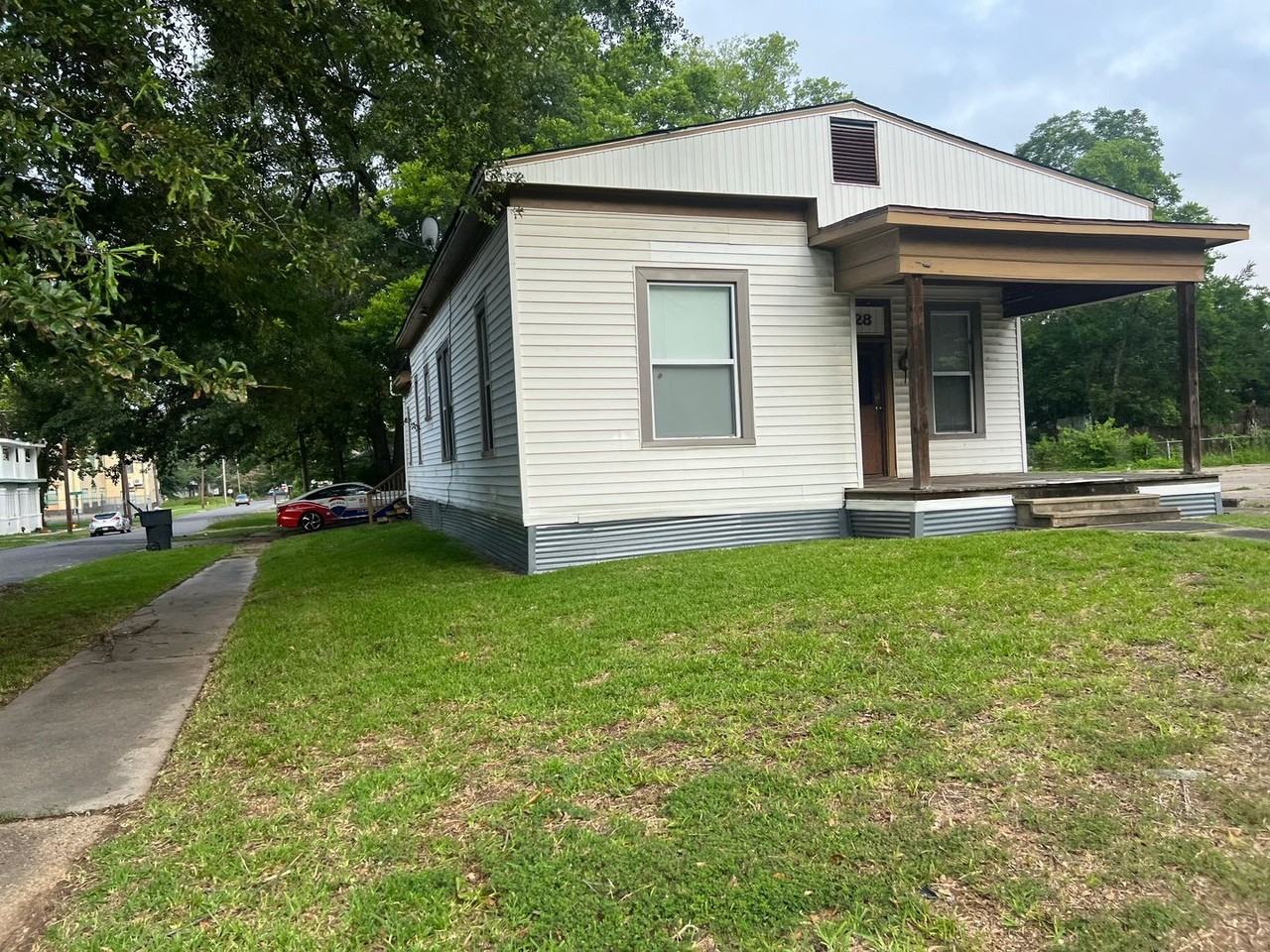 1728 Highland Ave - Photo 2 of 12