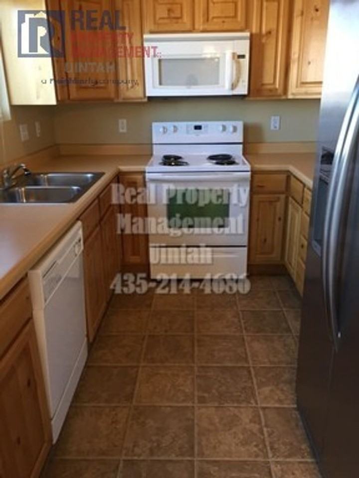 431 E Gray Fox Ln - Photo 2 of 24