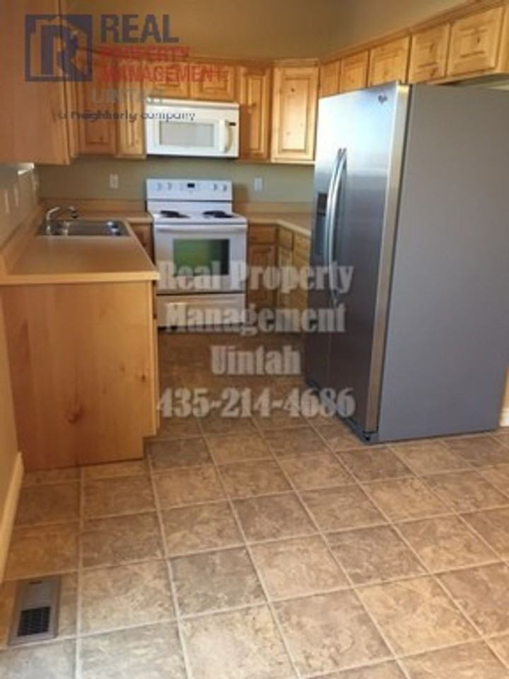 431 E Gray Fox Ln - Photo 4 of 24