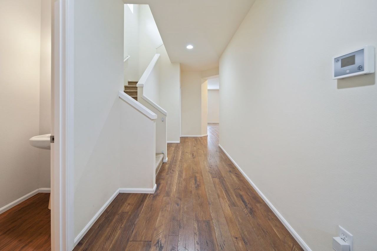 3119 Harrier St Ne - Photo 4 of 35