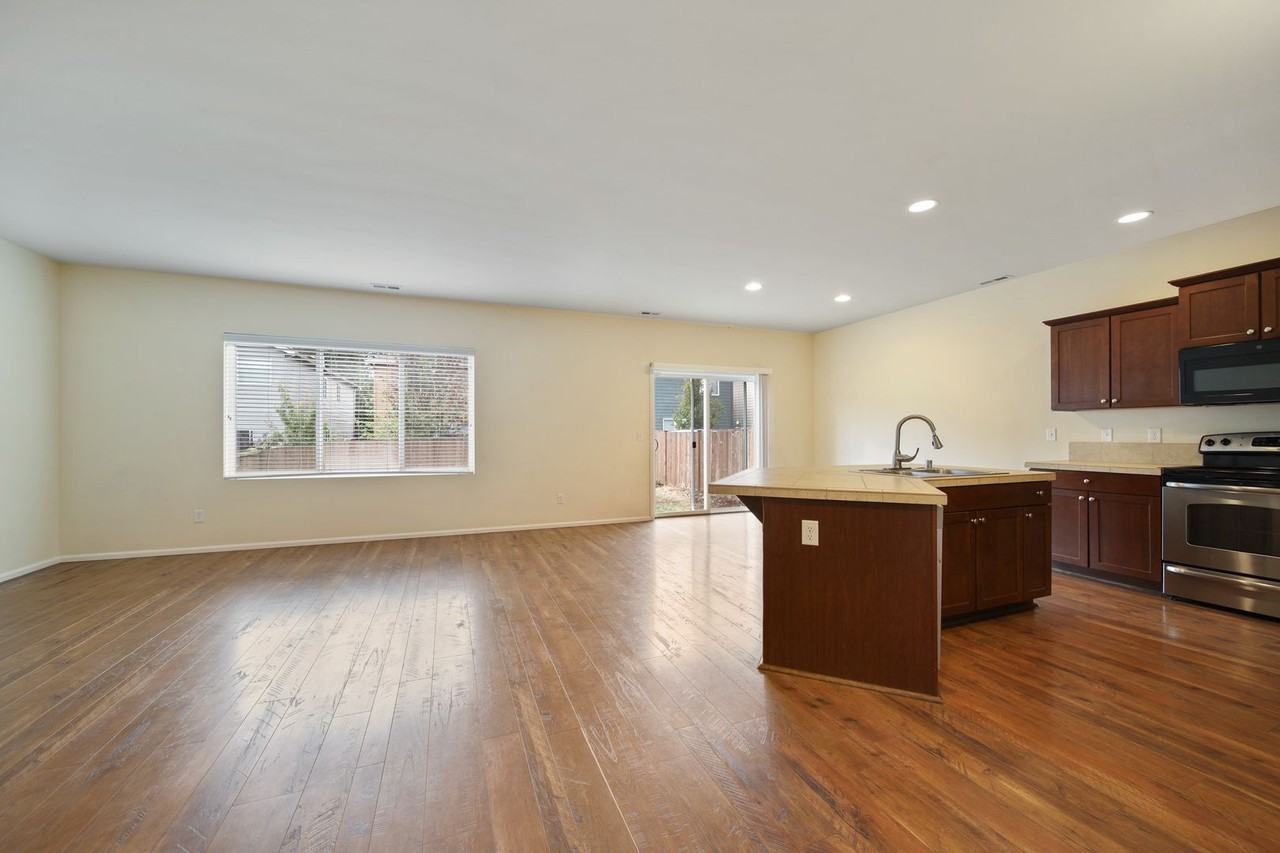 3119 Harrier St Ne - Photo 5 of 35