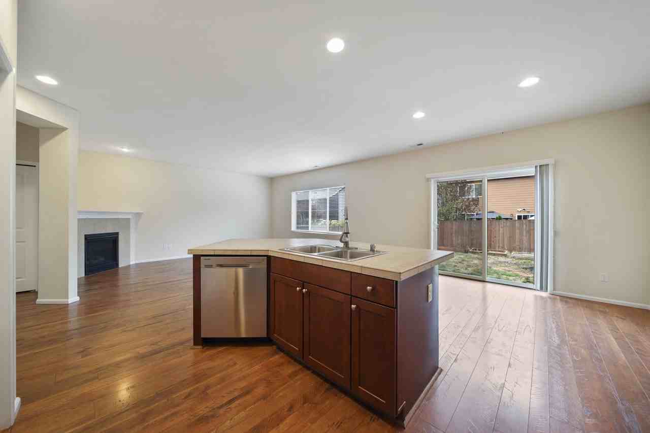 3119 Harrier St Ne - Photo 6 of 35