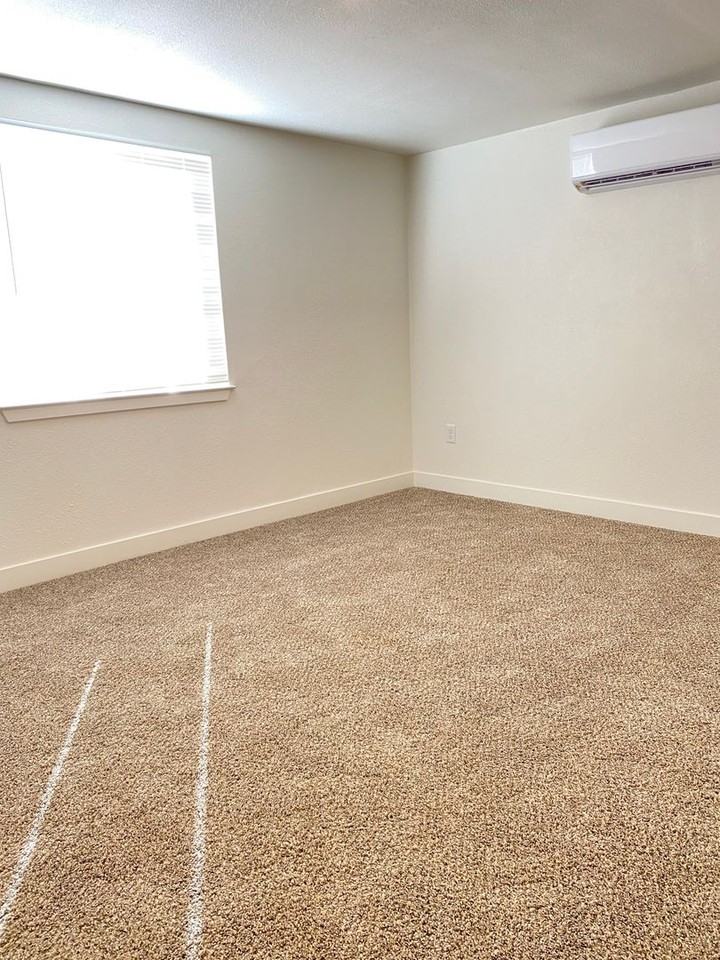 1213 H St - Photo 2 of 18