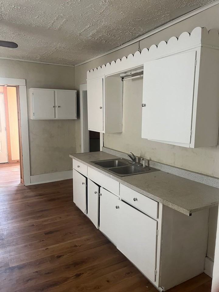 416 N Union St - Photo 2 of 8