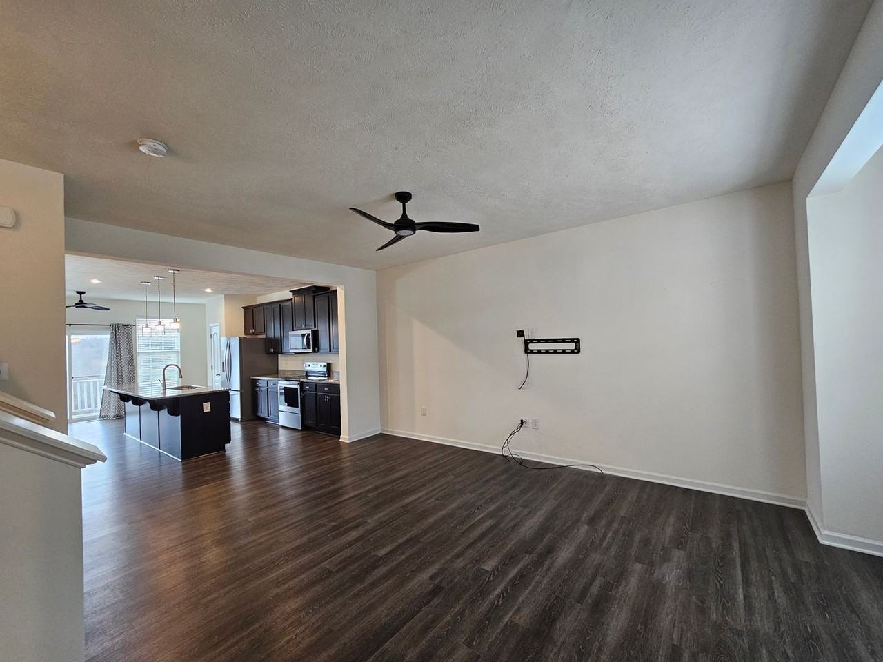 222 Tide Way - Photo 2 of 34