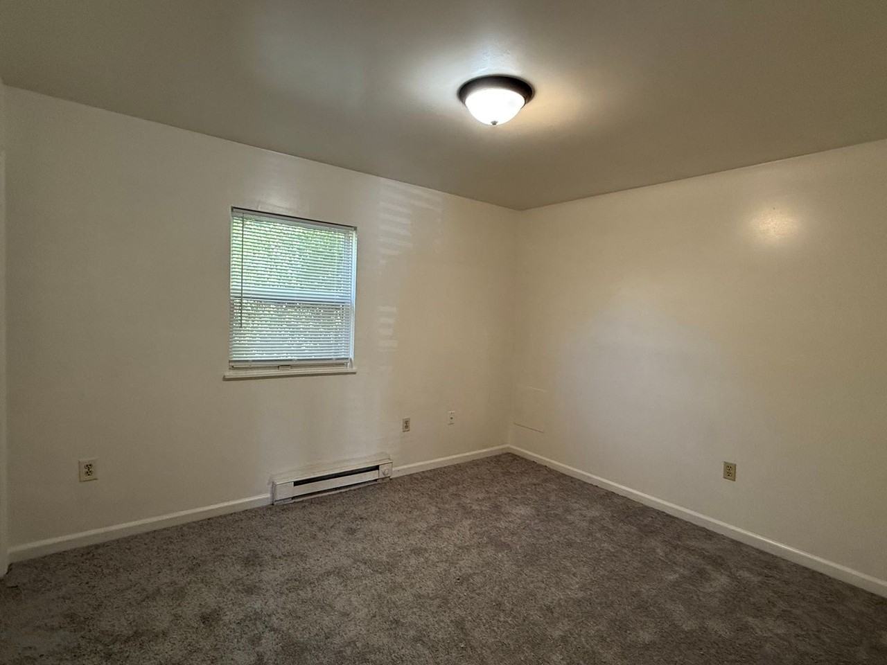 440 Wakeman Ct - Photo 5 of 8