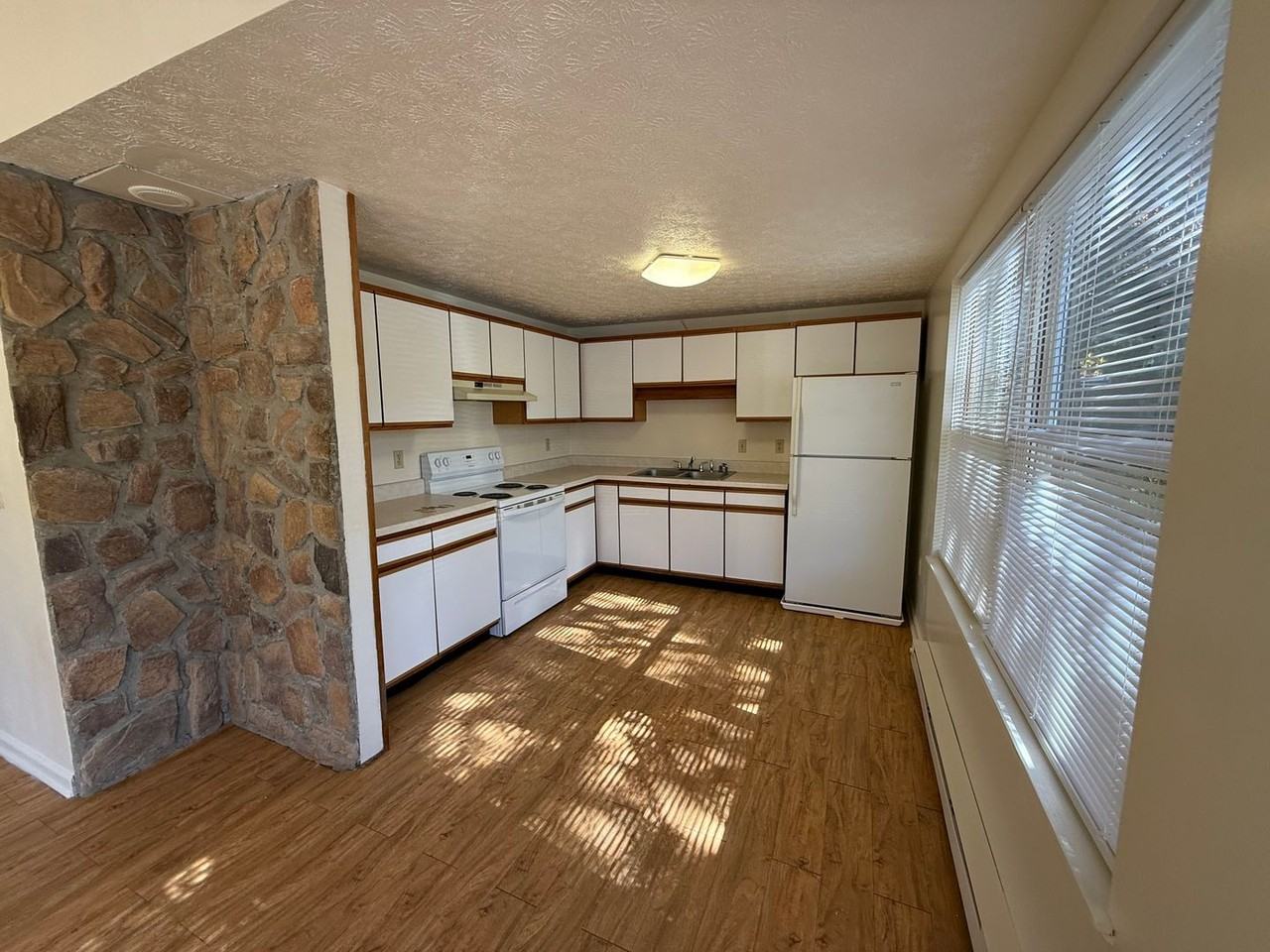 440 Wakeman Ct - Photo 7 of 8
