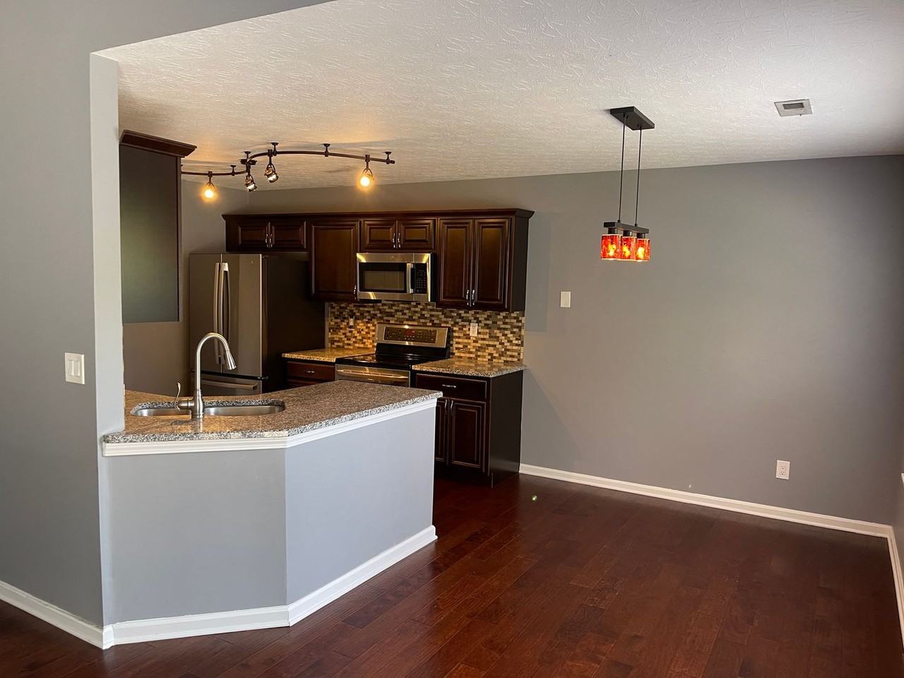 506 Reba Jackson Dr - Photo 2 of 31