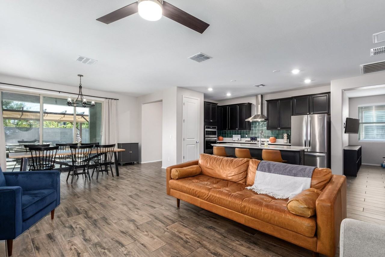 631 E Buckingham Ave - Photo 3 of 28