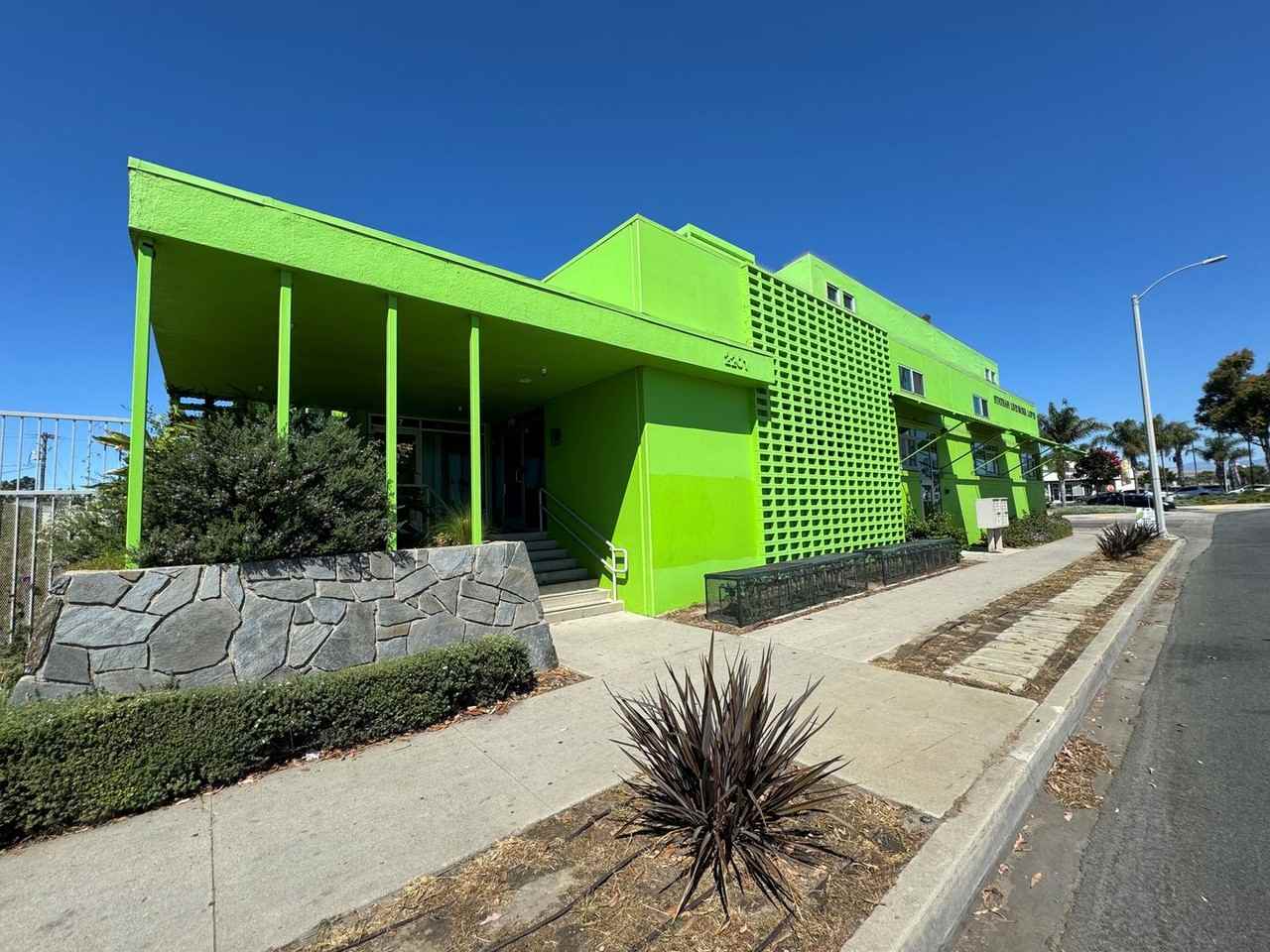 2201 Statham Blvd. - Photo 2 of 29