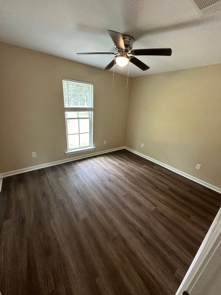 3512 Moss Island Ct - Photo 3 of 10