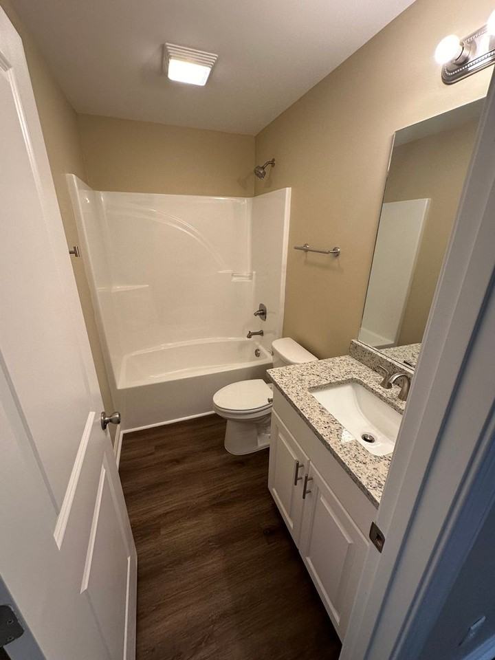 3512 Moss Island Ct - Photo 4 of 10