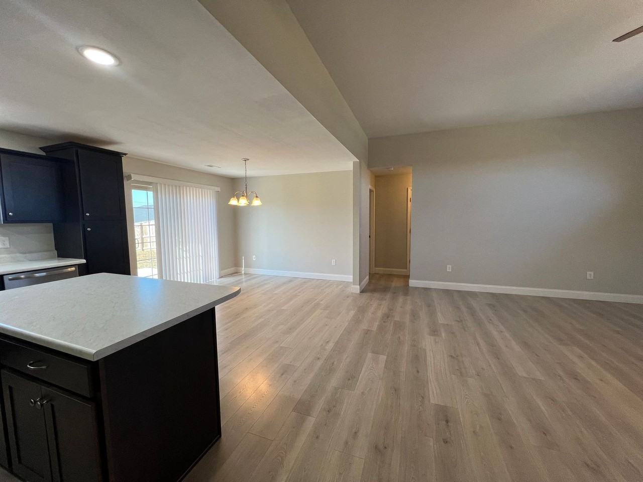 180 Andrews Dr - Photo 7 of 35