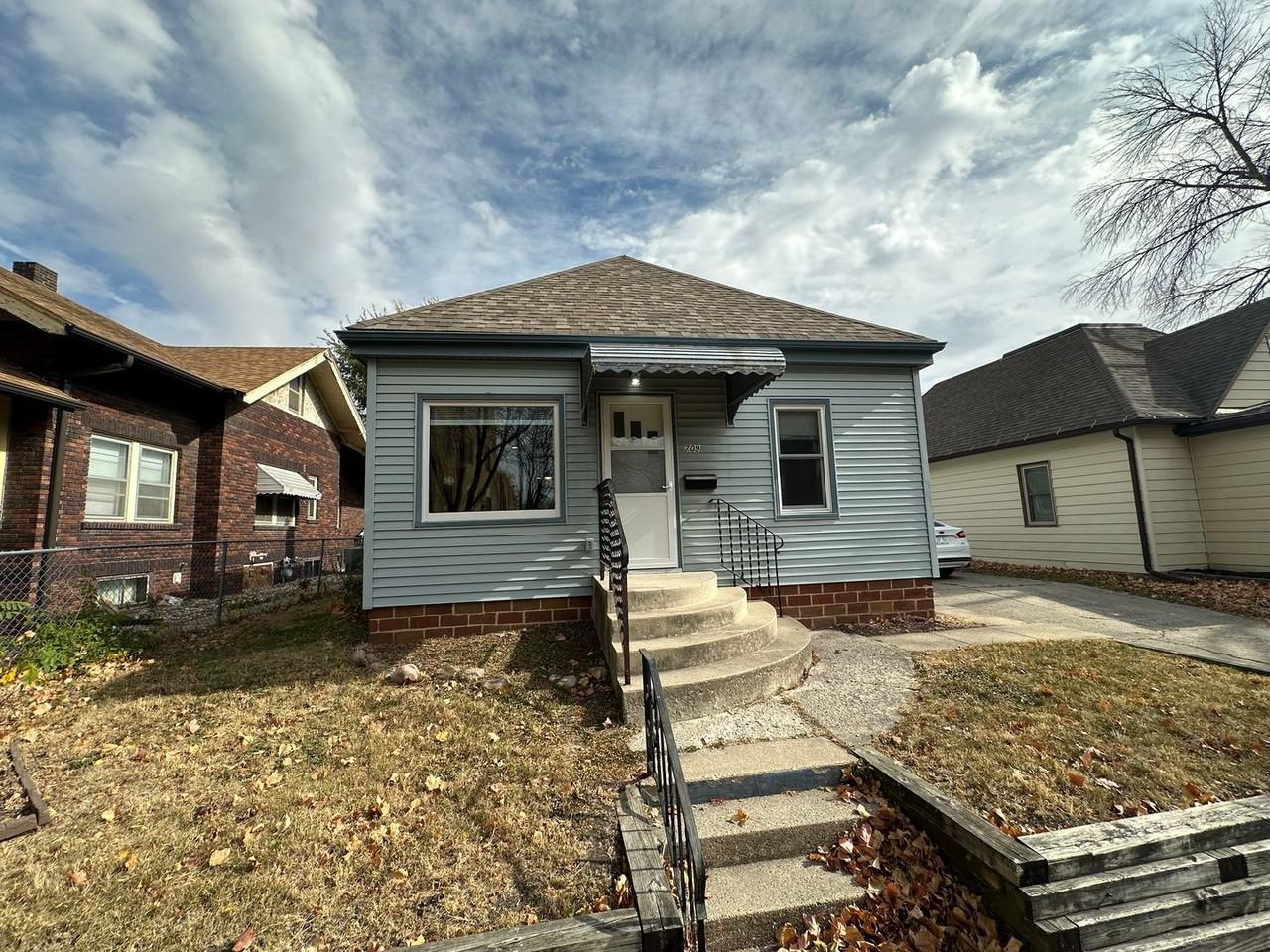 709 S 17th St - Photo 2 of 14