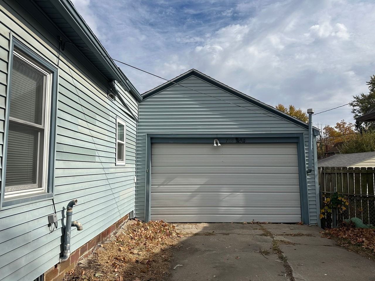 709 S 17th St - Photo 3 of 14