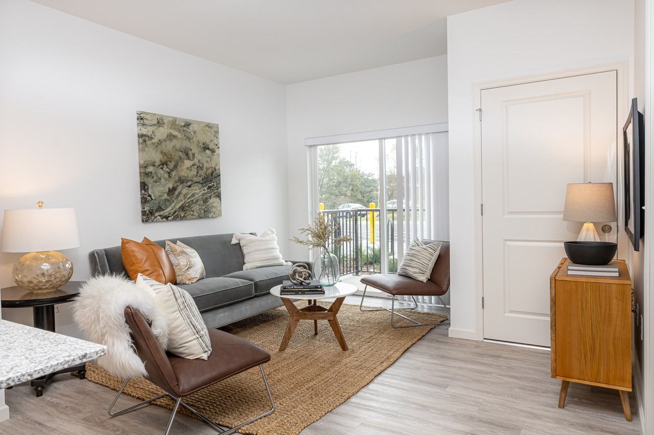 Londin Crossing - Photo 5 of 39