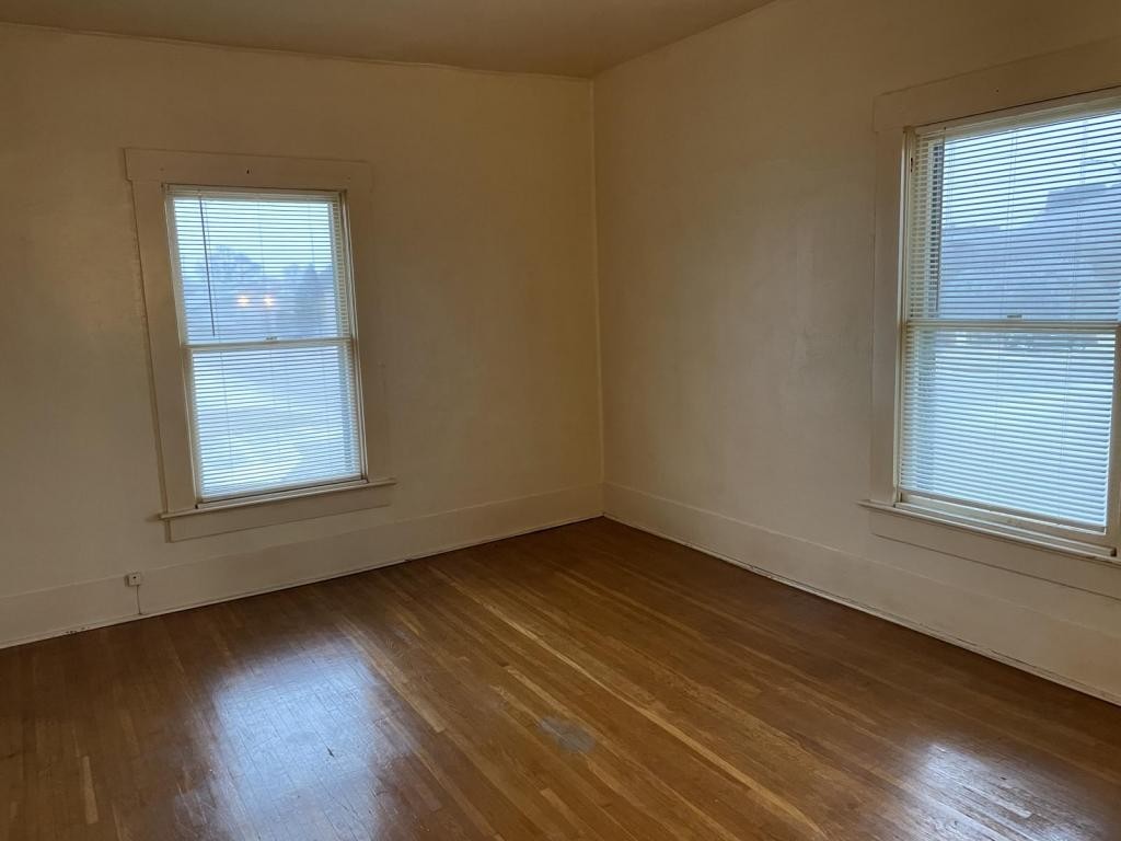 301 W Franklin St - Photo 2 of 20
