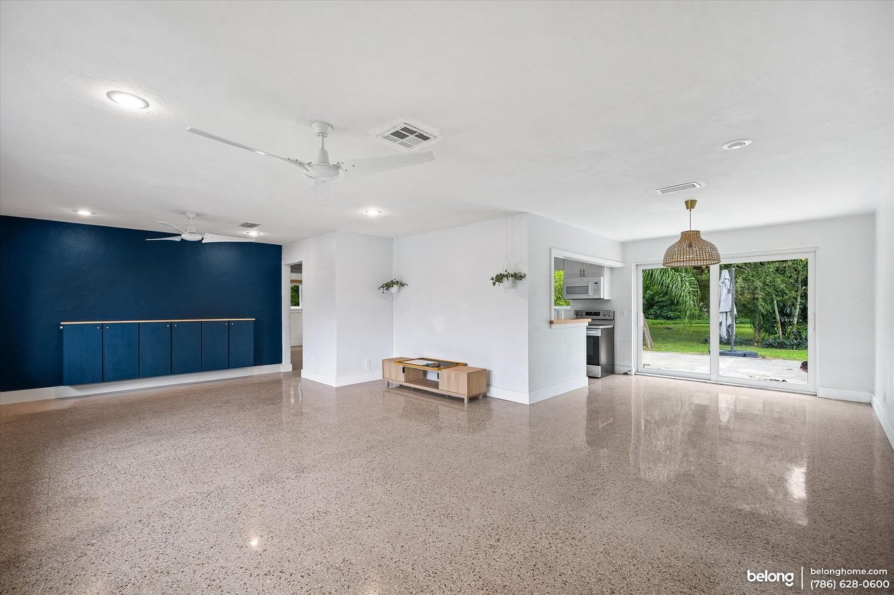 2271 Sw 38th Ave - Photo 2 of 19