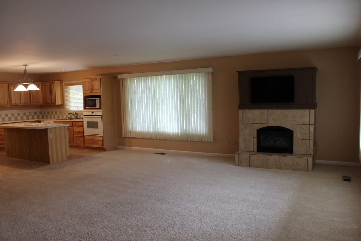 640 Mondell St - Photo 3 of 11