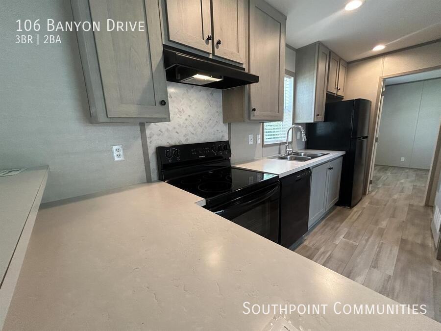 106 Banyon Dr - Photo 2 of 12