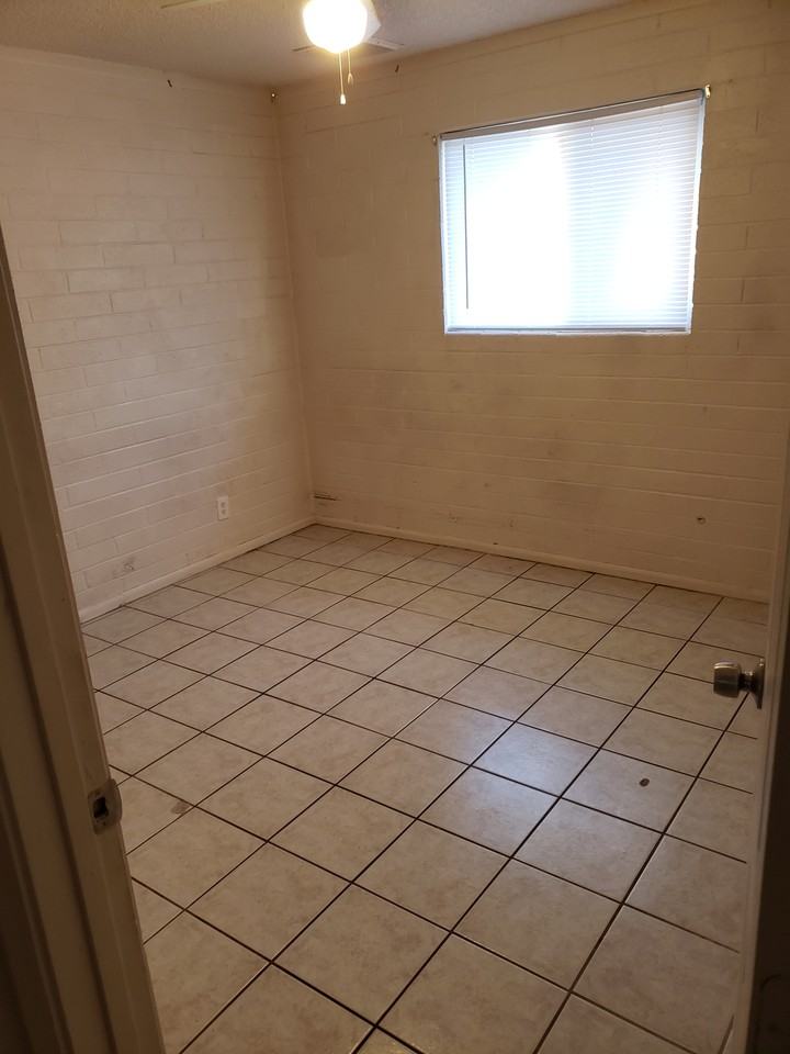 1180 East Barcelona Avenue - Photo 7 of 14