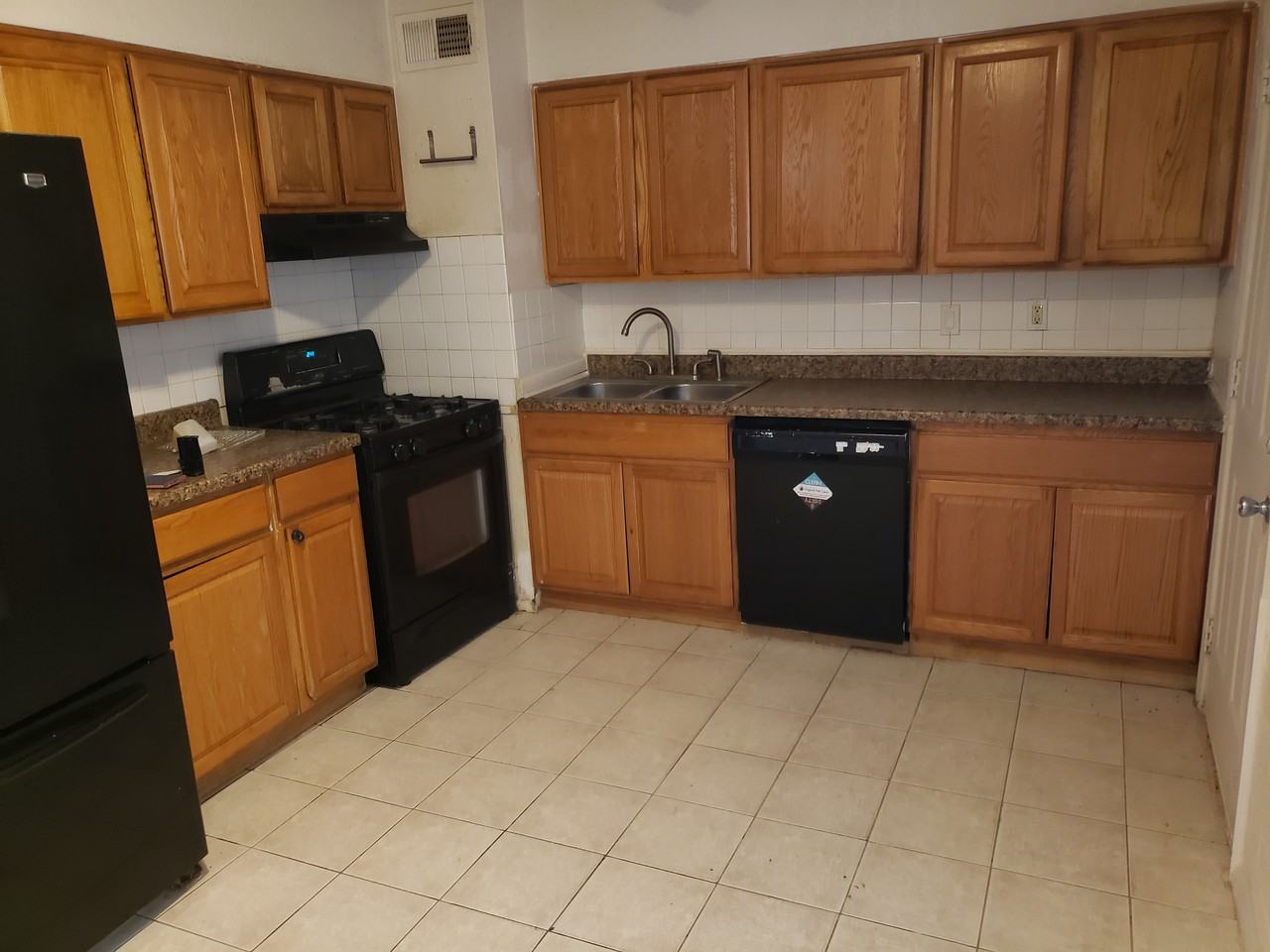 1180 East Barcelona Avenue - Photo 3 of 14