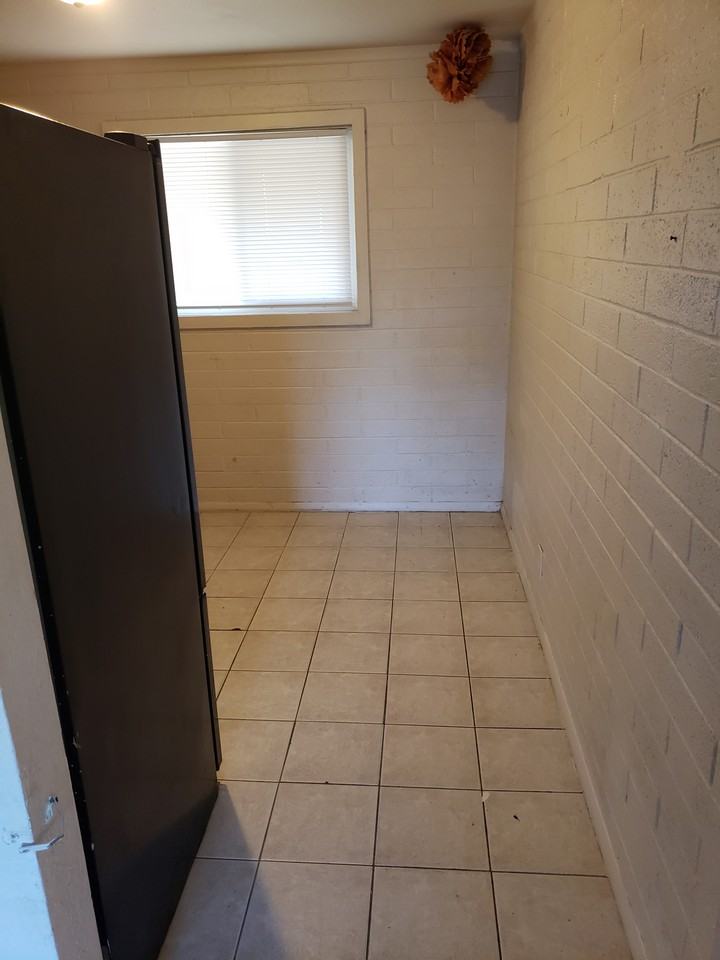 1180 East Barcelona Avenue - Photo 4 of 14