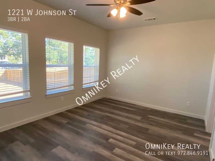 1221 W Johnson St - Photo 6 of 19