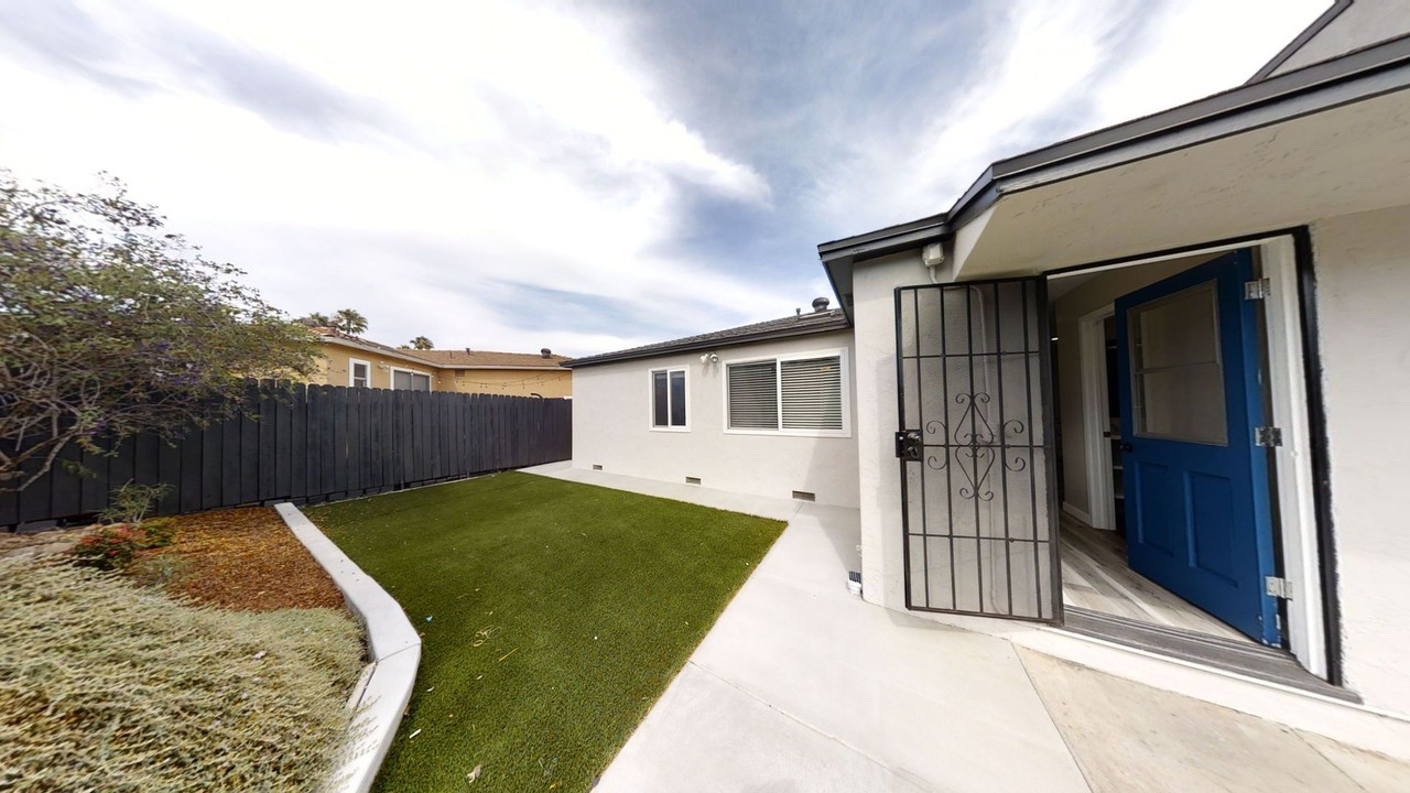 4840 Curry Dr - Photo 4 of 18
