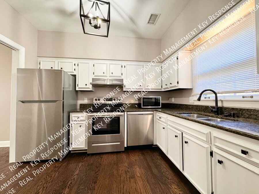 112 Westwood Trce - Photo 2 of 11