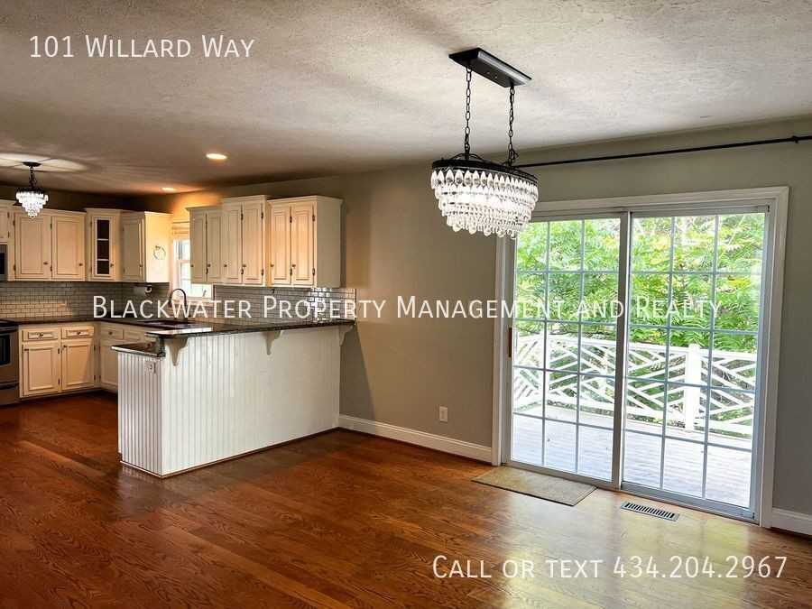 101 Willard Way - Photo 3 of 15