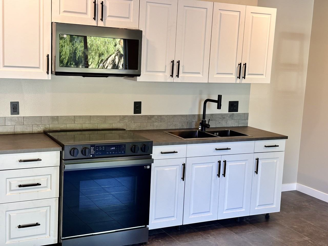 1922 Kellogg Ave #2 - Photo 3 of 19